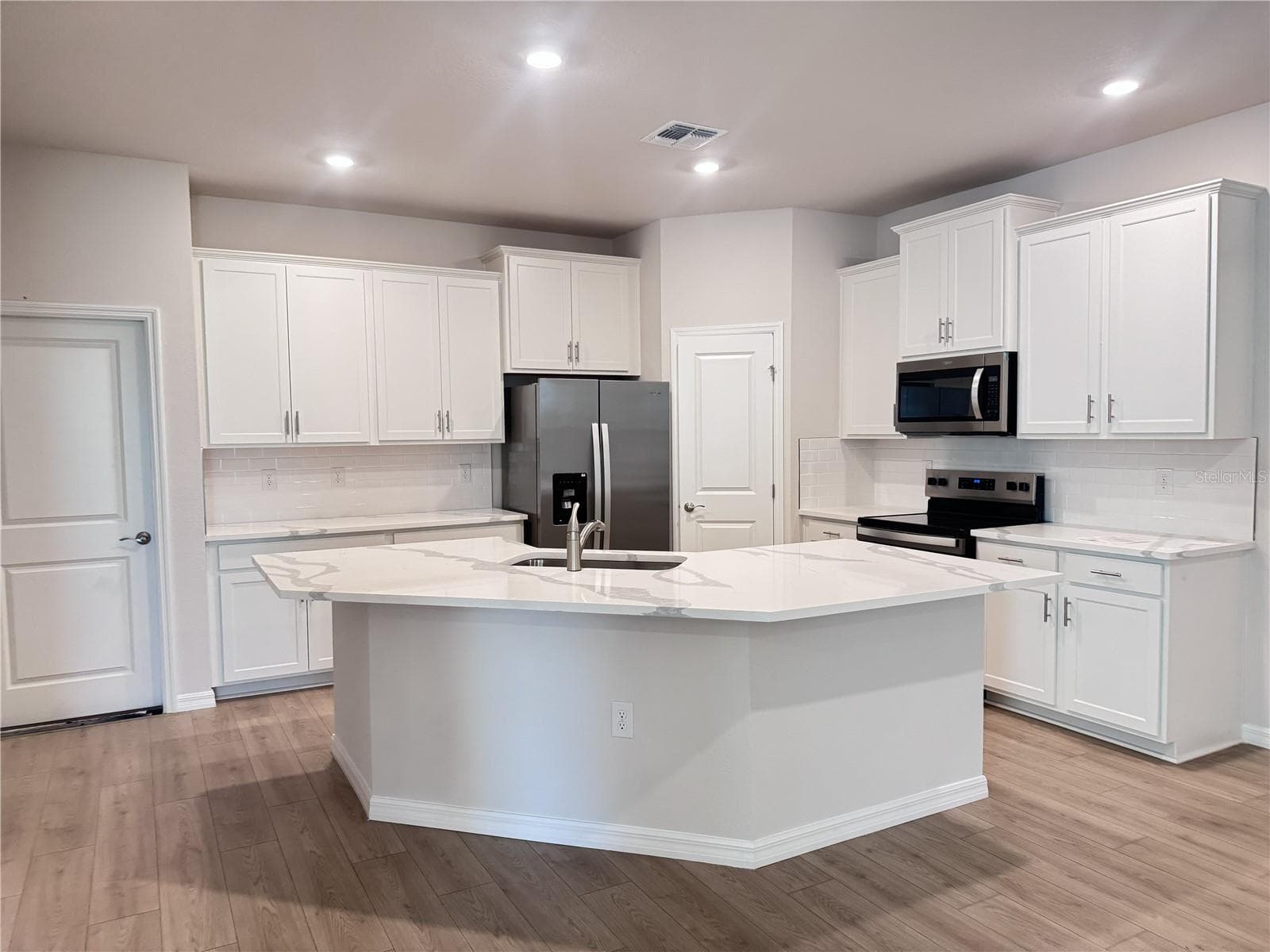 Villa at 18354 TAVERNSIDE TRL, LAKEWOOD RANCH, photo 4 of 49