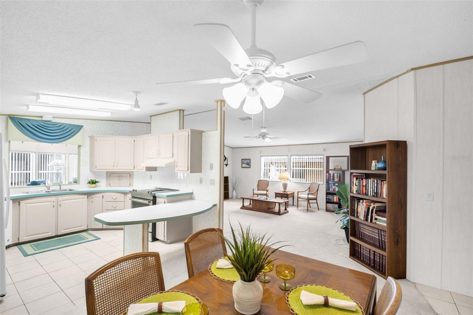 Dining / kitchen / family room - 428 PELICAN DR S, OLDSMAR