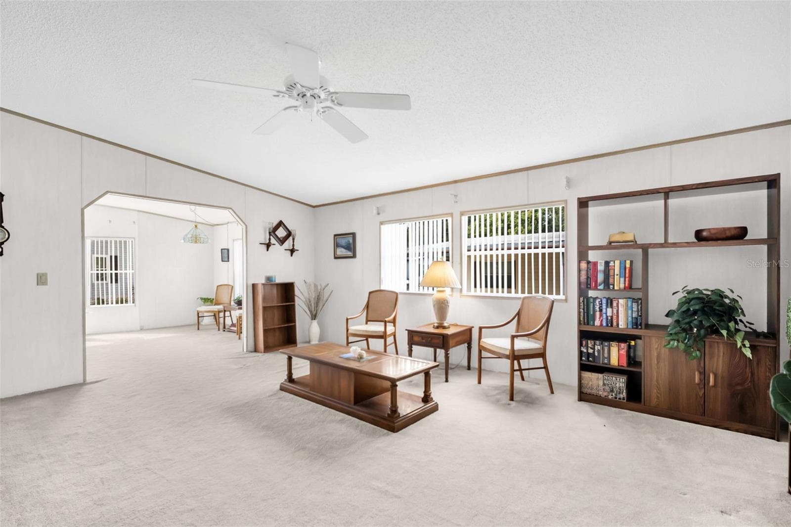 Living room - 428 PELICAN DR S, OLDSMAR