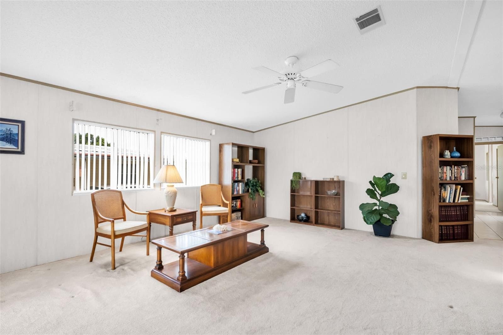 Living Room - 428 PELICAN DR S, OLDSMAR