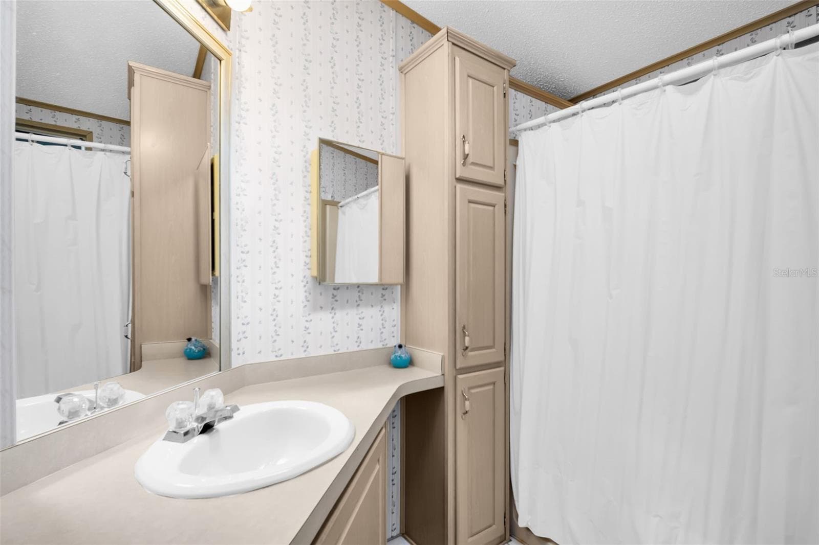 Guest Bath - 428 PELICAN DR S, OLDSMAR