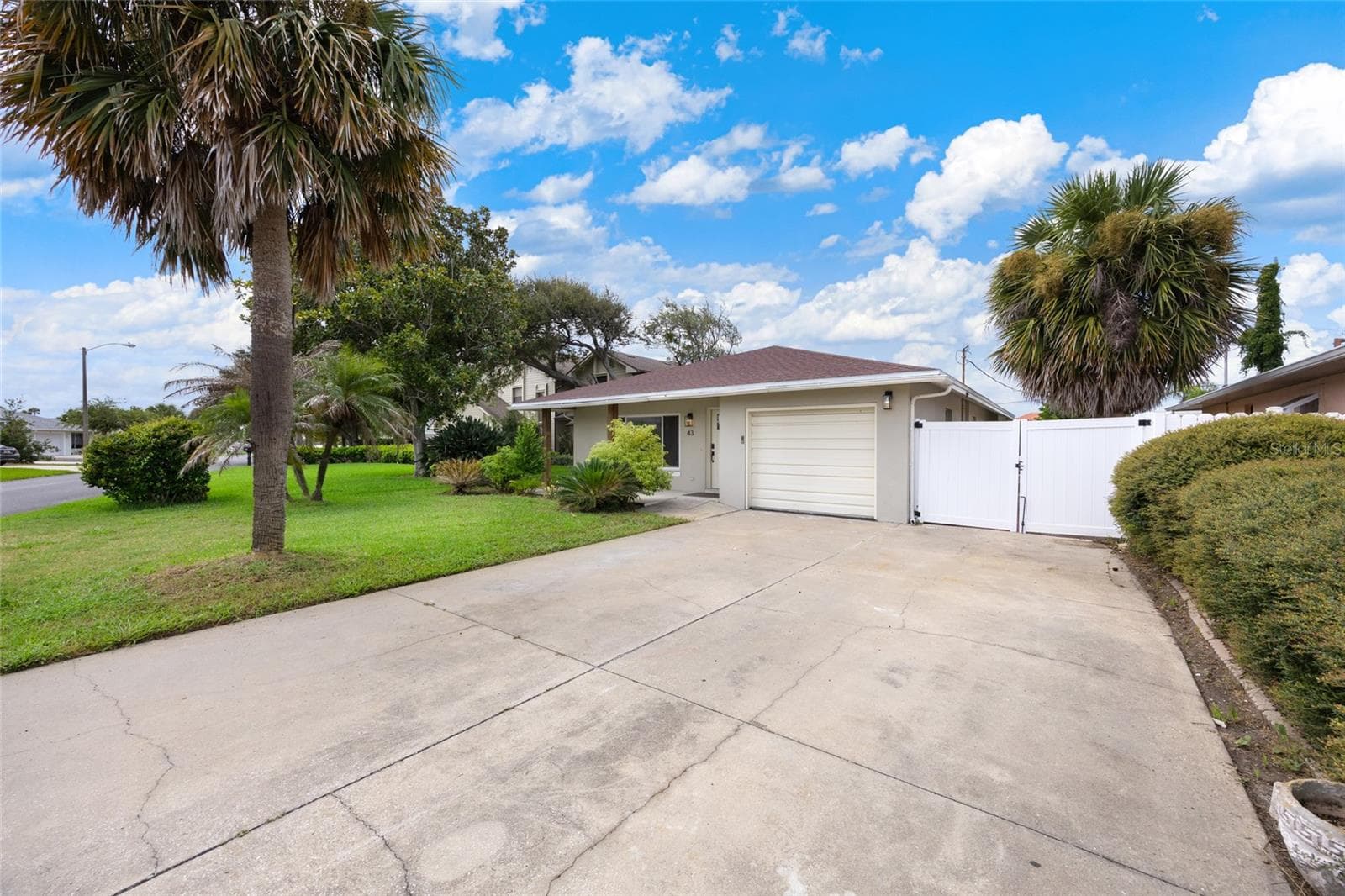 Single Family Residence at 43 CAPISTRANO DR, ORMOND BEACH, photo 8 of 44
