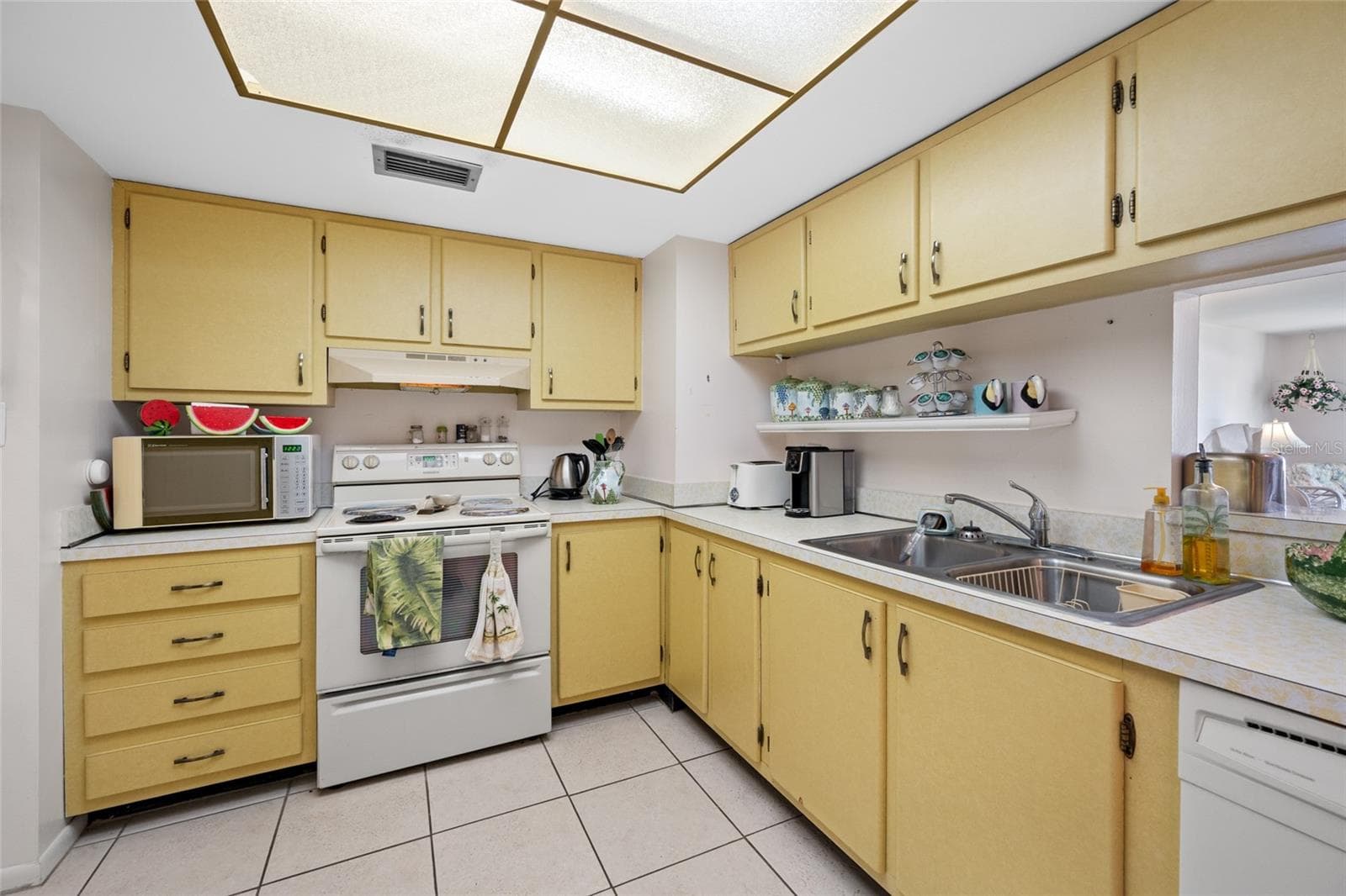 Condominium at 285 107 AVE #306, TREASURE ISLAND, photo 8 of 36