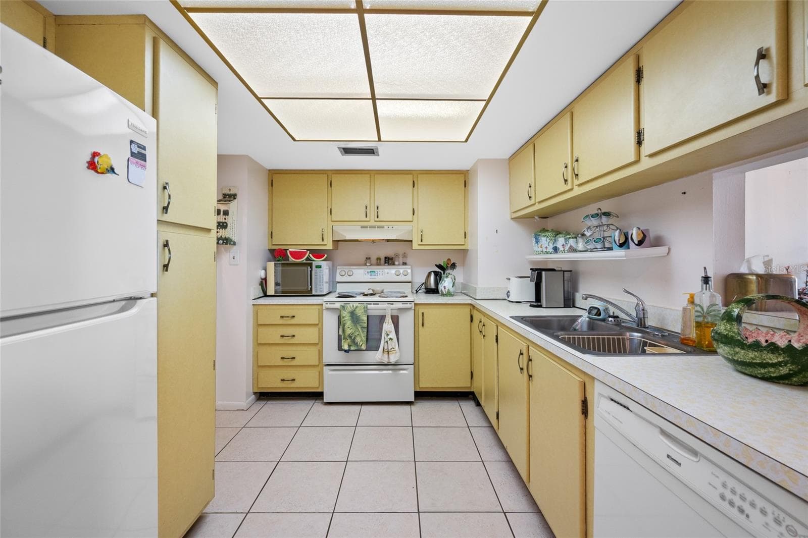 Condominium at 285 107 AVE #306, TREASURE ISLAND, photo 9 of 36