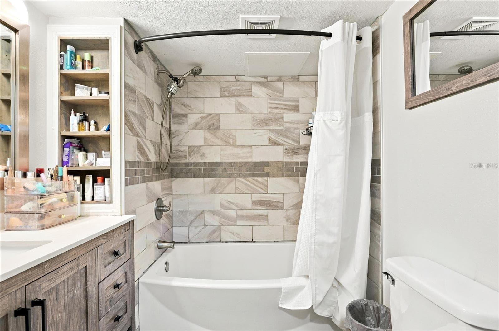 Full Bathroom (1st Floor) - 1518 DICKENS RD, LAKE WALES