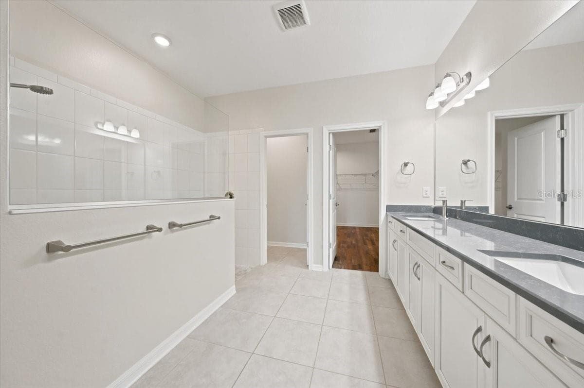 Single Family Residence at 13240 SAW PALM CRK, BRADENTON, photo 30 of 45