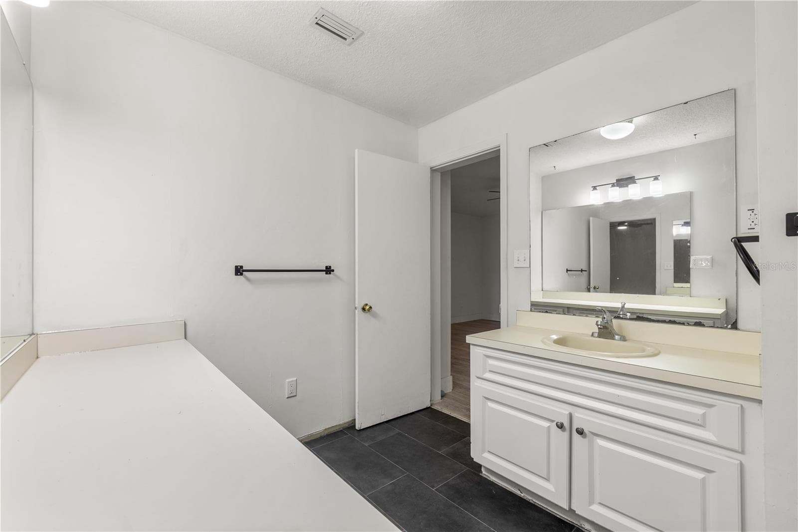 Single Family Residence at 4803 EHRLICH RD #B, TAMPA, photo 48 of 59