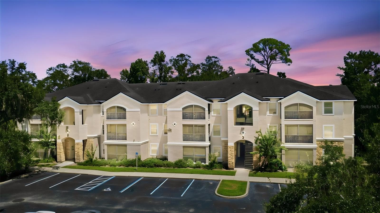 940 VILLAGE TRL #3-104