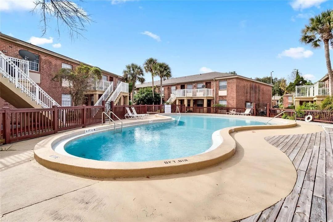 559 FLEMMING WAY #203