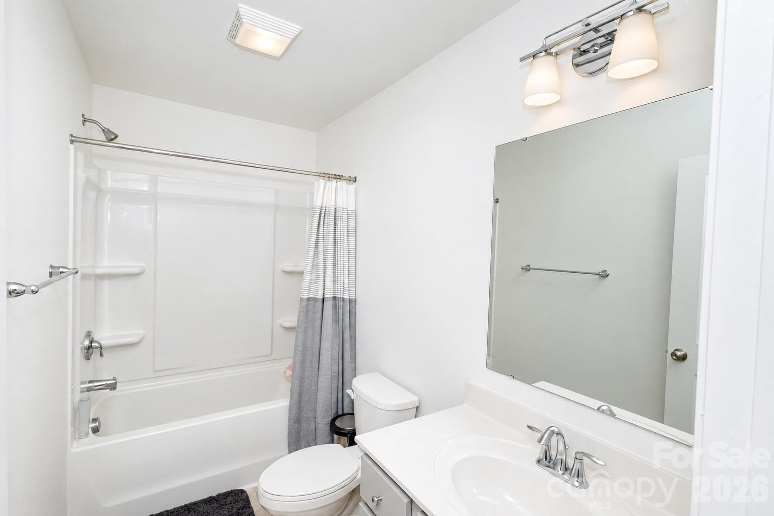 Upper level bathroom - 106 Stonewater Drive, Stanfield