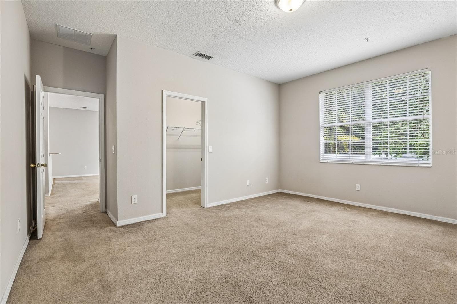 Main floor primary suite. - 10411 KRISTEN PARK DR, ORLANDO