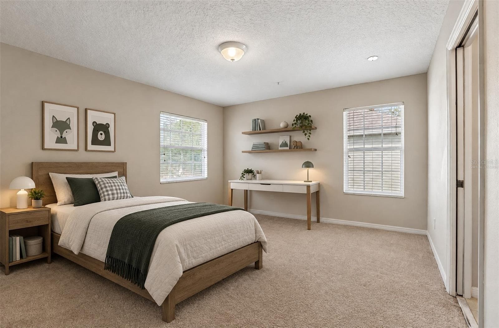 Second bedroom, en-suite access to a shared bath. Virtually Staged. - 10411 KRISTEN PARK DR, ORLANDO