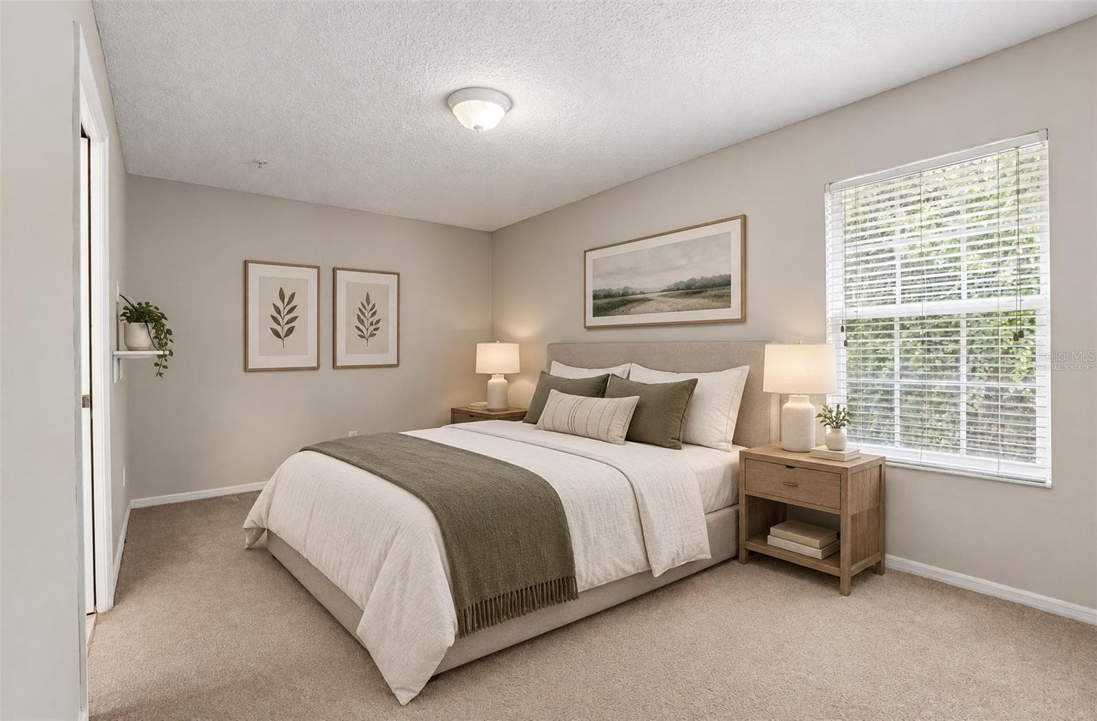 Third bedroom, en-suite access to a shared bath. Virtually Staged. - 10411 KRISTEN PARK DR, ORLANDO