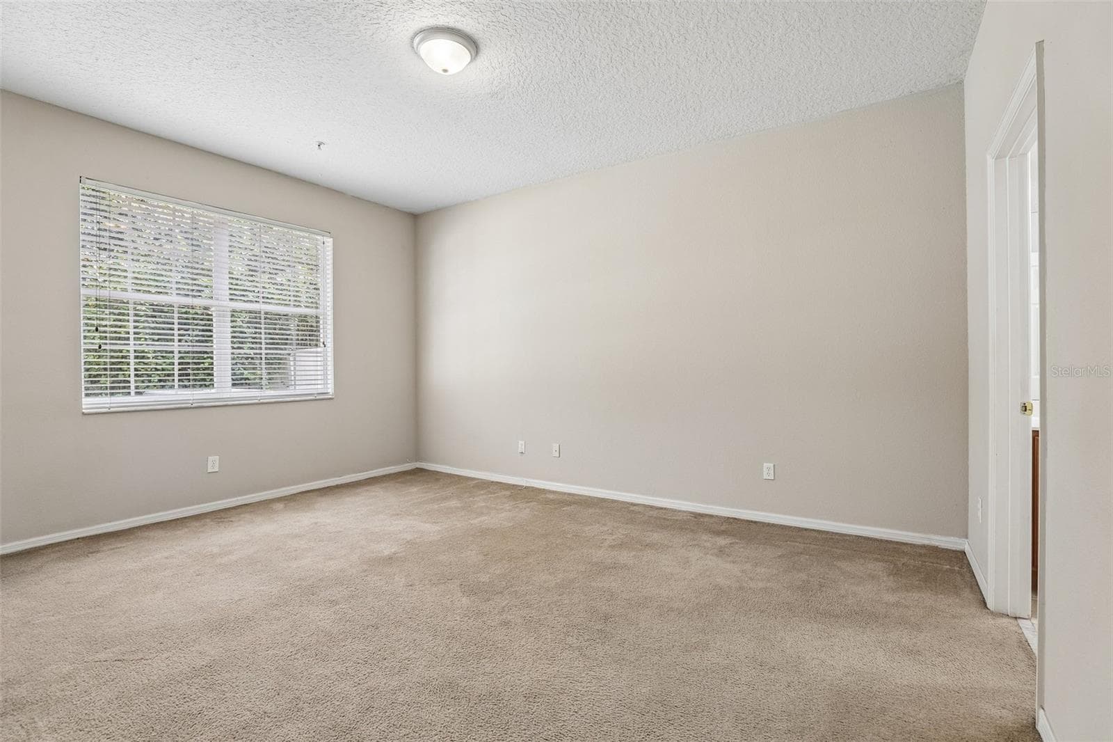 Main floor primary suite. - 10411 KRISTEN PARK DR, ORLANDO