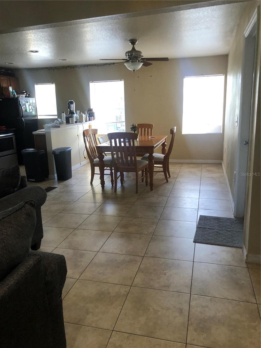 interior apartment A - 717 DARTMOOR ST N, ST PETERSBURG