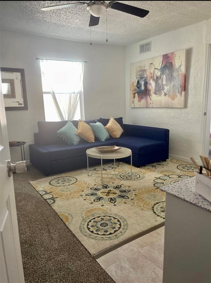 interior apartment B - 717 DARTMOOR ST N, ST PETERSBURG