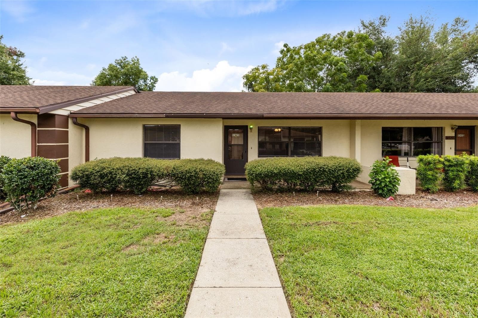 Villa at 12422 CLUBHOUSE CT, TAVARES, photo 2 of 34