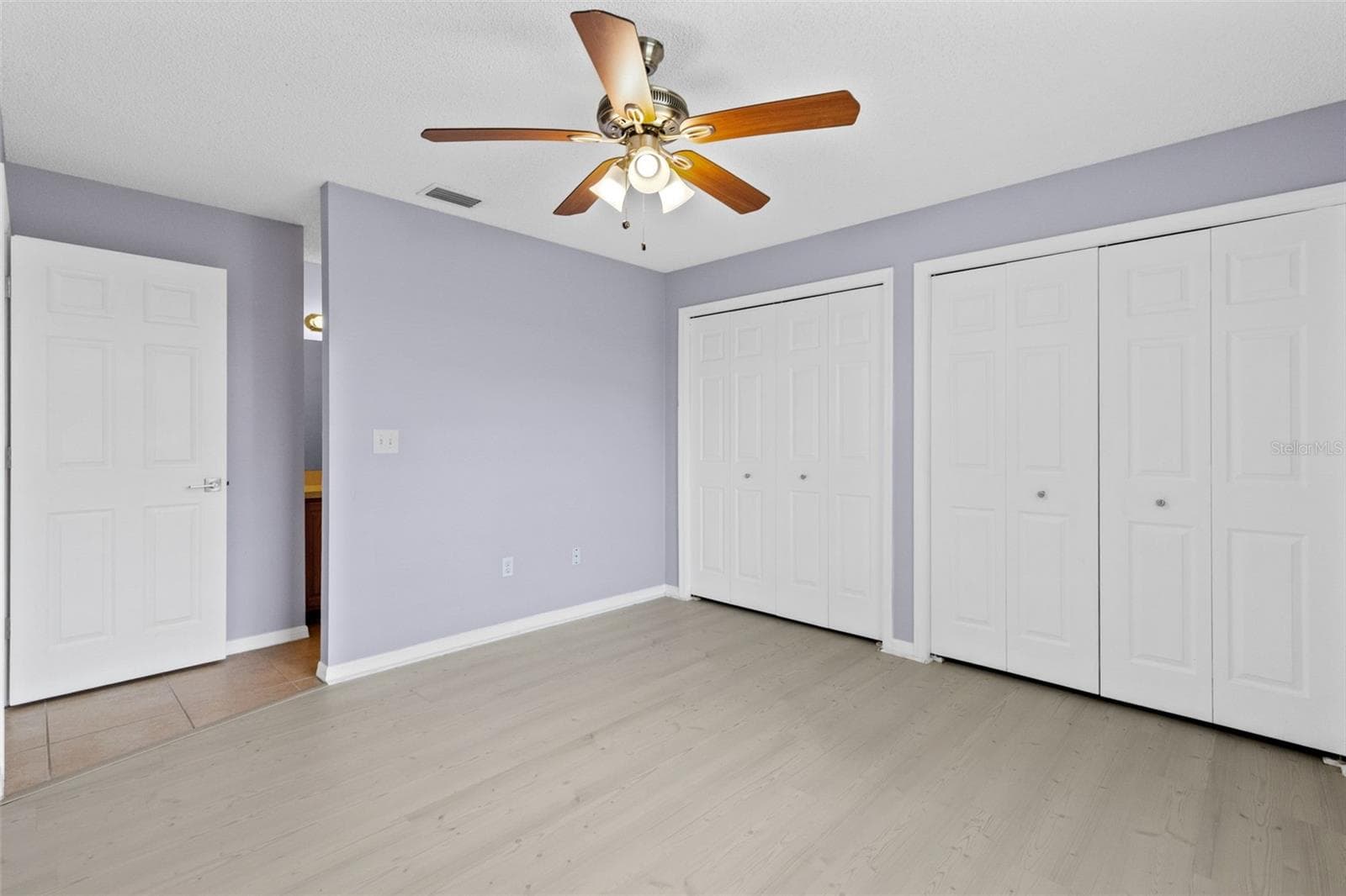 Primary Bedroom w/ en-suite bathroom - 12422 CLUBHOUSE CT, TAVARES
