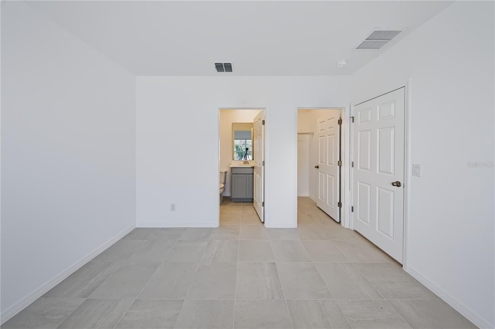 Guest Suite w/bath - 704 FARFIELDS ST, DELAND