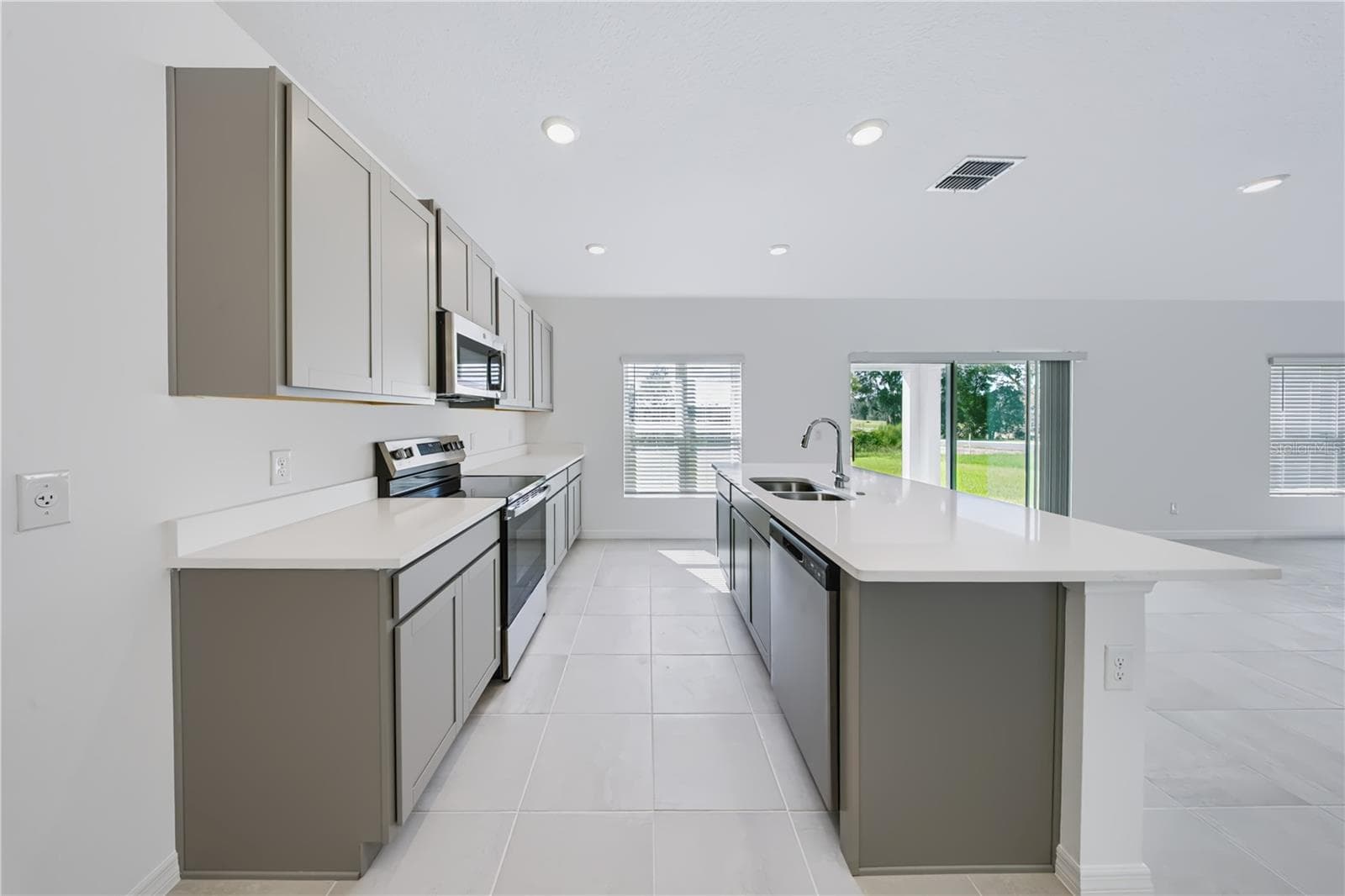 Kitchen - 704 FARFIELDS ST, DELAND
