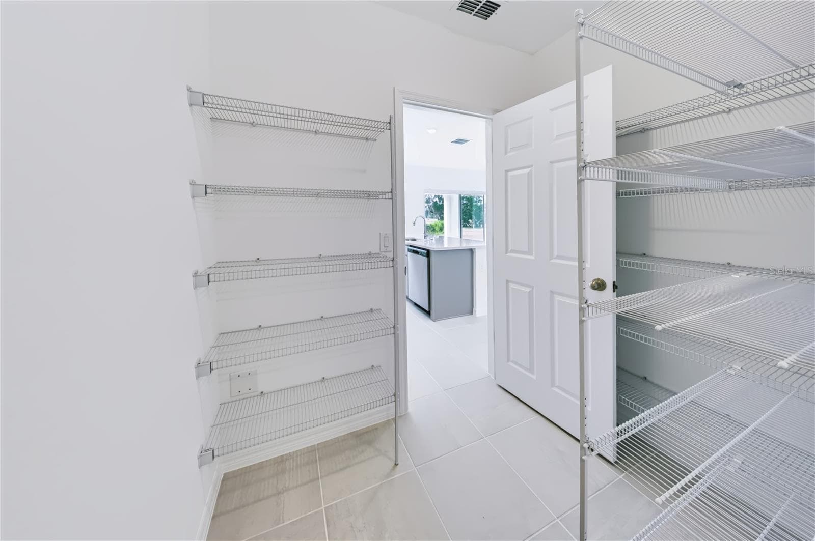 Pantry - 704 FARFIELDS ST, DELAND