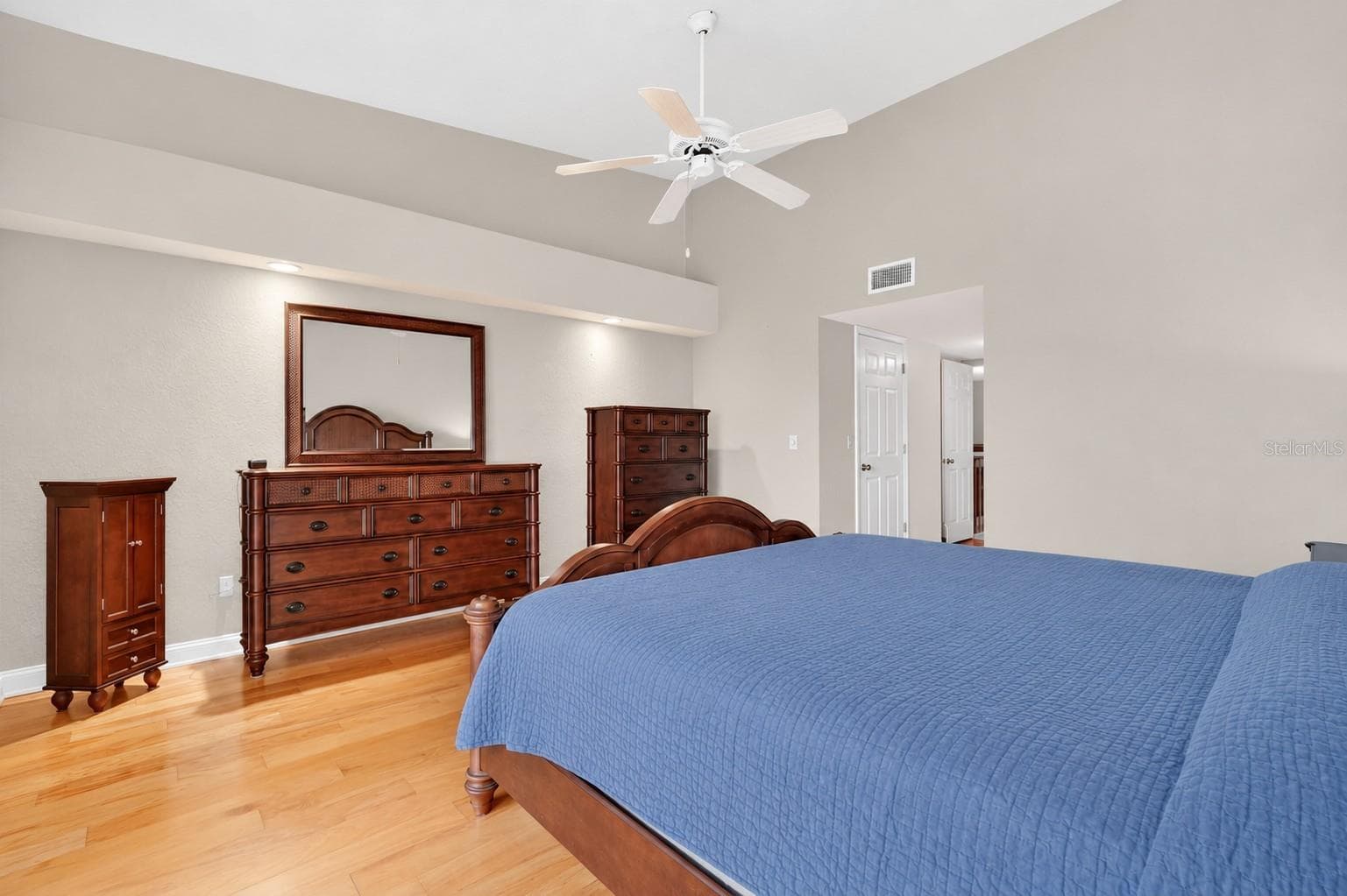 Primary suite with vaulted ceilings and hardwood floors, nature views. - 14879 SEMINOLE TRL, SEMINOLE