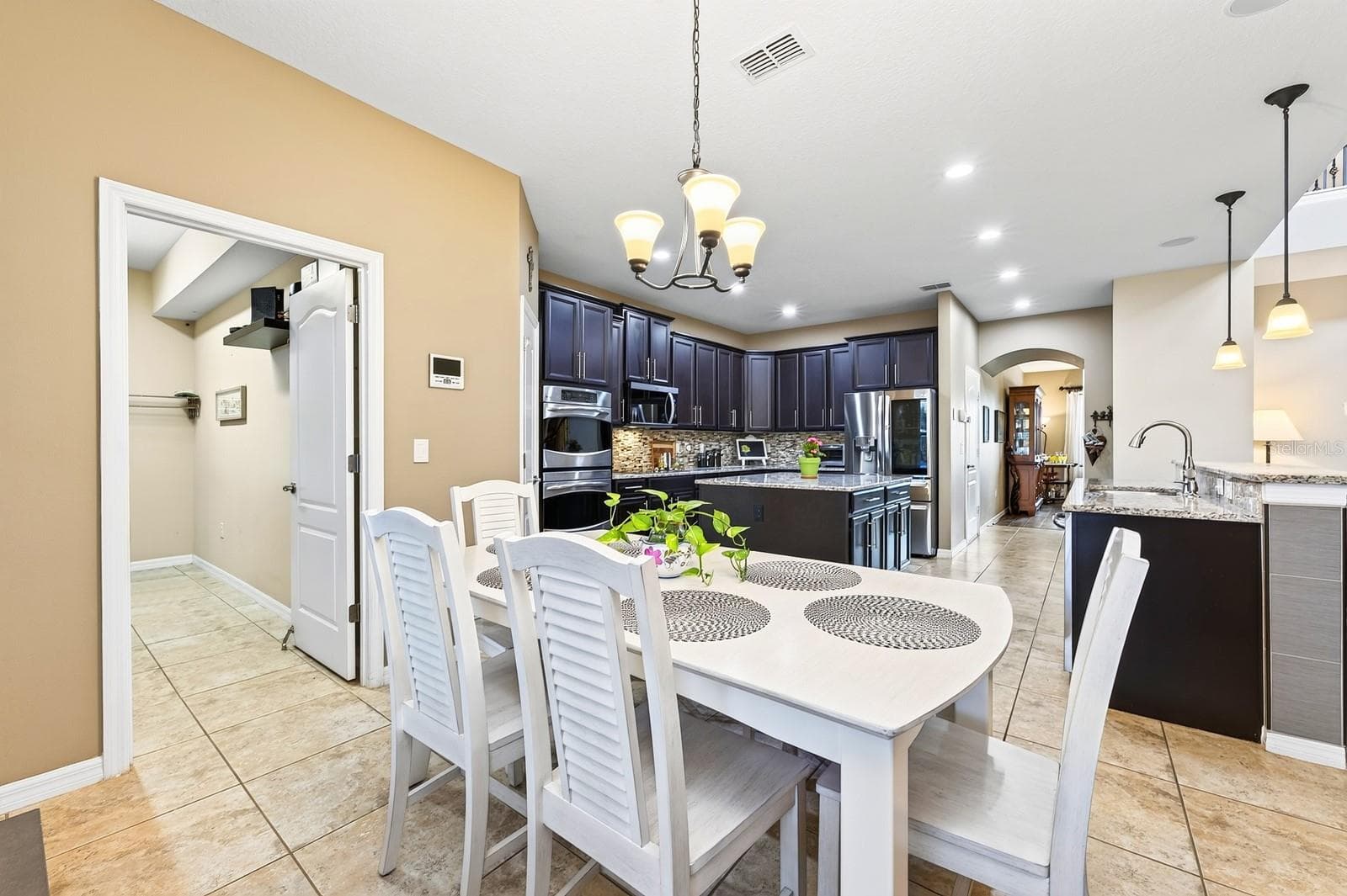Casual dining off the kitchen. - 3135 AMALFI DR, ORLANDO