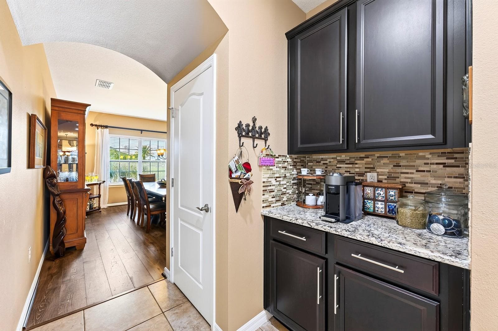 Butler's Pantry. - 3135 AMALFI DR, ORLANDO