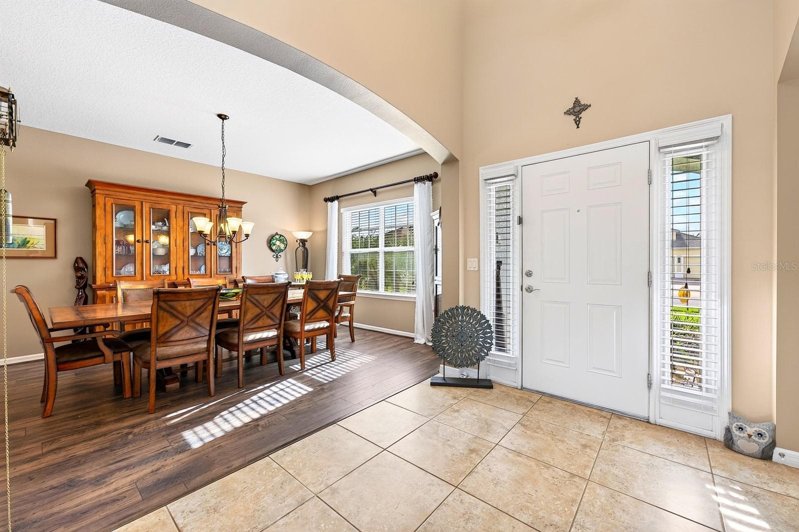 Foryer, formal dining room. - 3135 AMALFI DR, ORLANDO