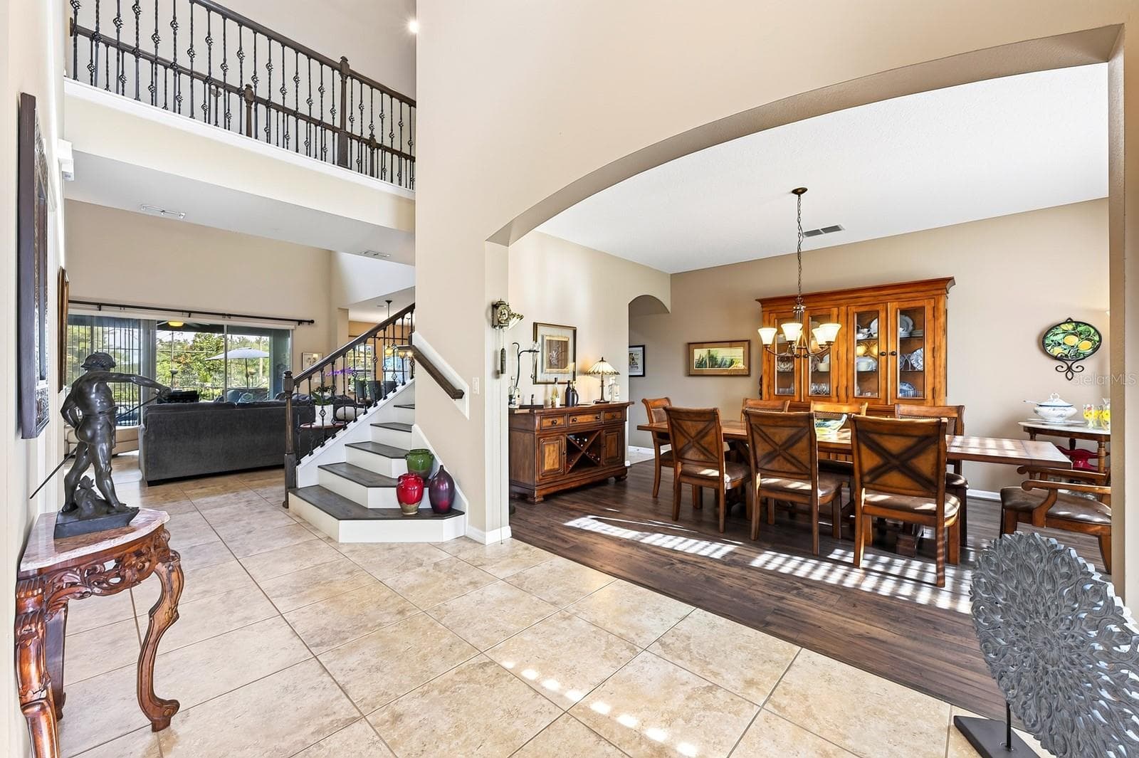 Light, bright two story foyer. - 3135 AMALFI DR, ORLANDO