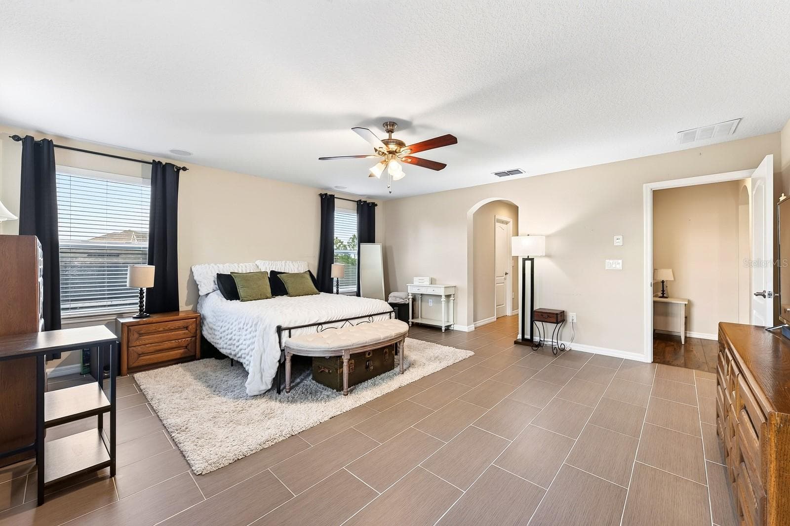 Elegant second floor primary suite. - 3135 AMALFI DR, ORLANDO