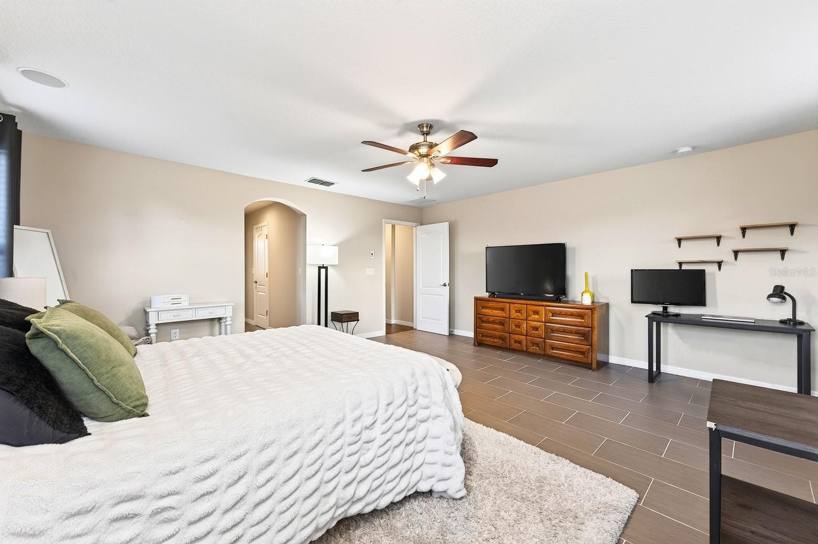 Elegant second floor primary suite. - 3135 AMALFI DR, ORLANDO