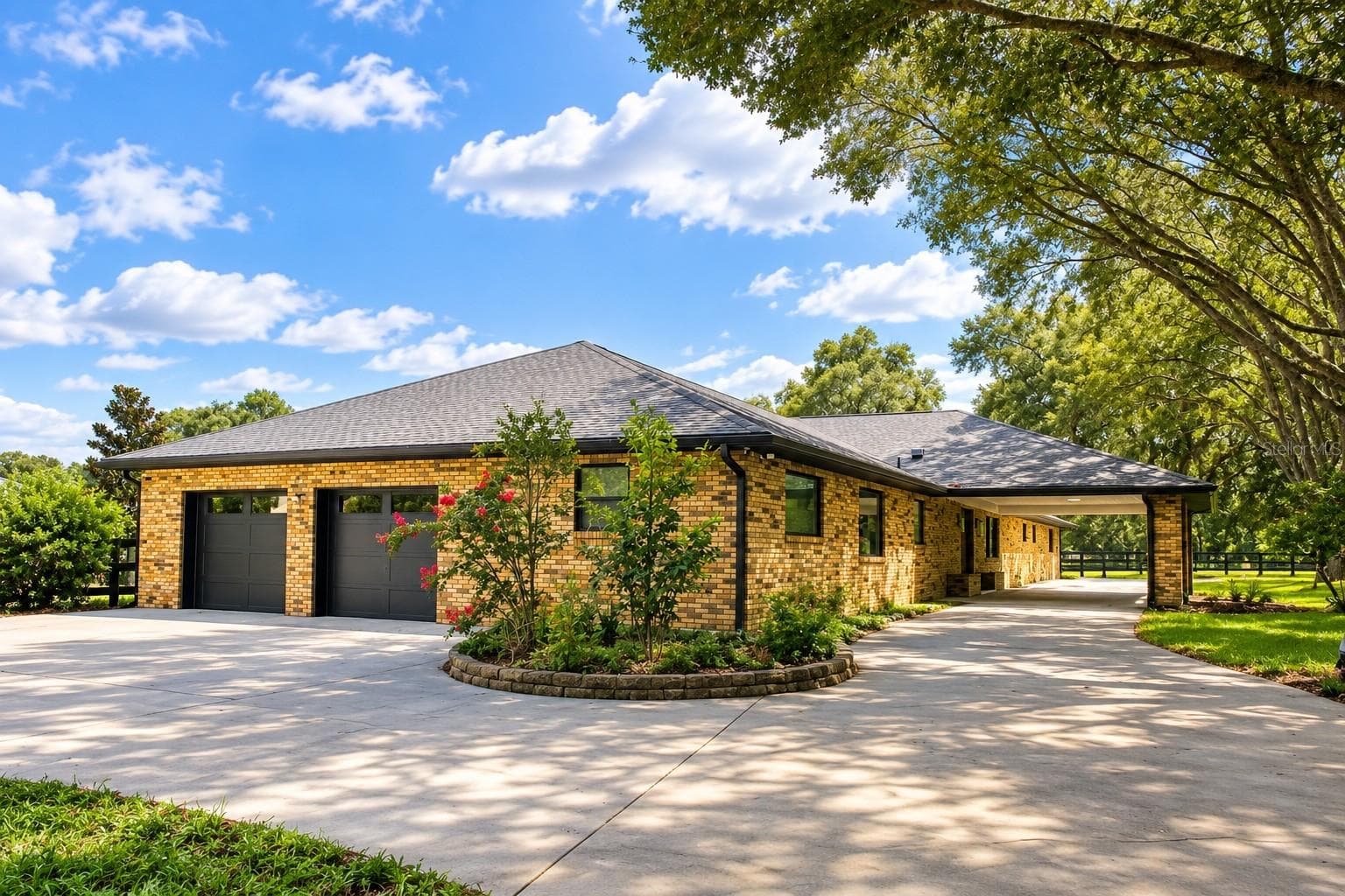Brick Garage and garden drive - 9865 SW 74TH AVE, OCALA