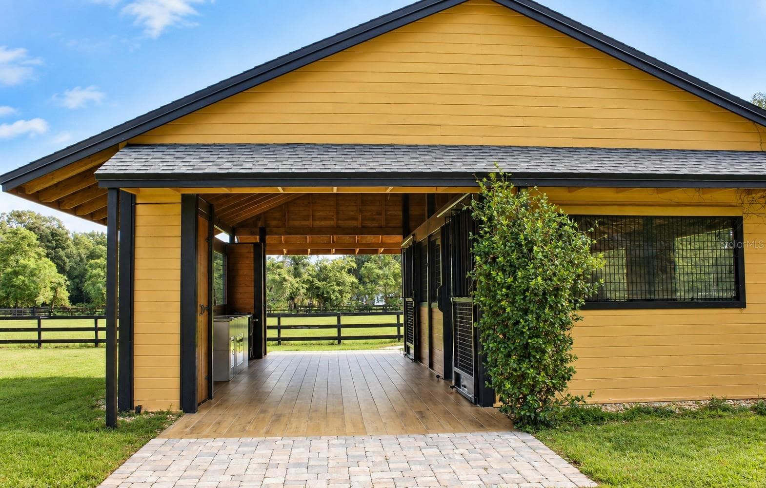Yellow Barn Passageway - 9865 SW 74TH AVE, OCALA