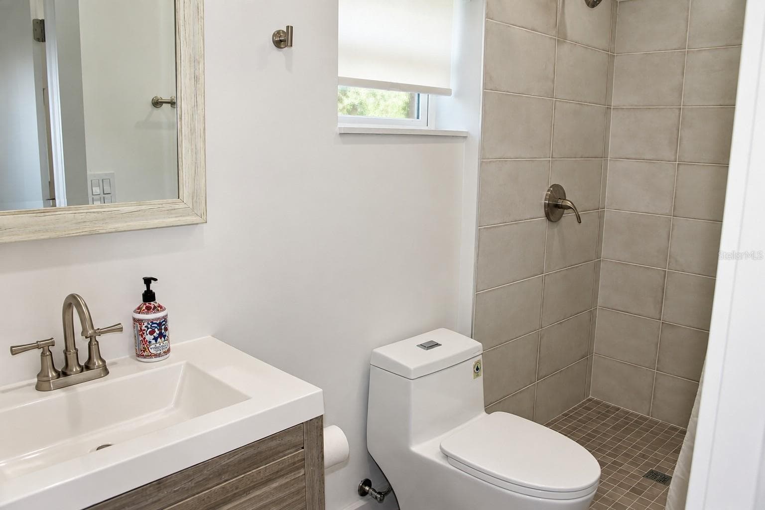 Casita- Minimalist Bathroom with Vanity - 9865 SW 74TH AVE, OCALA