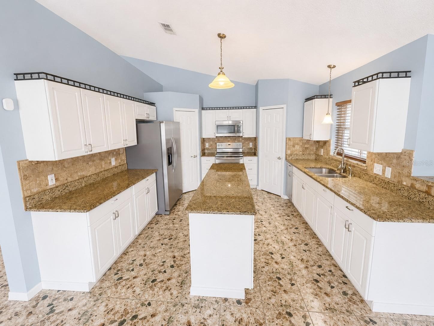 Single Family Residence at 309 ALEGRIANO CT, KISSIMMEE, photo 7 of 16