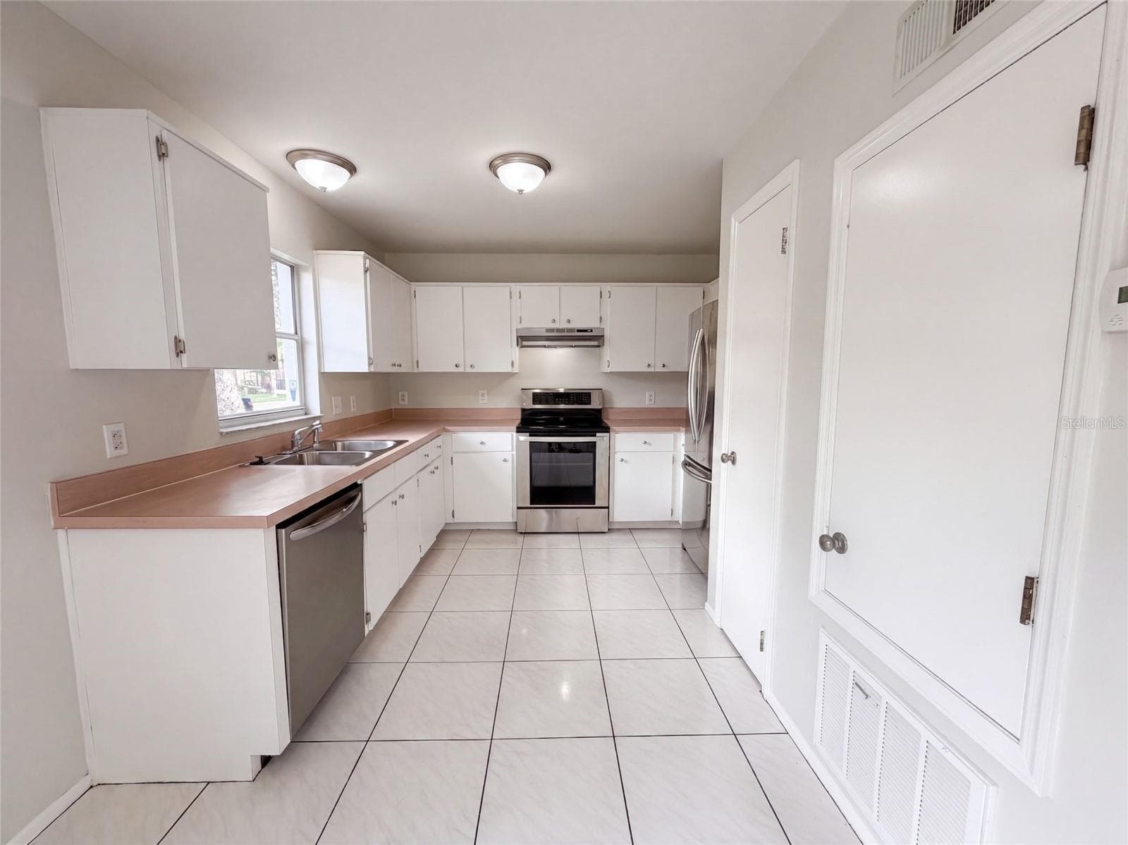 Single Family Residence at 1611 CALLIE CT, APOPKA, photo 6 of 20