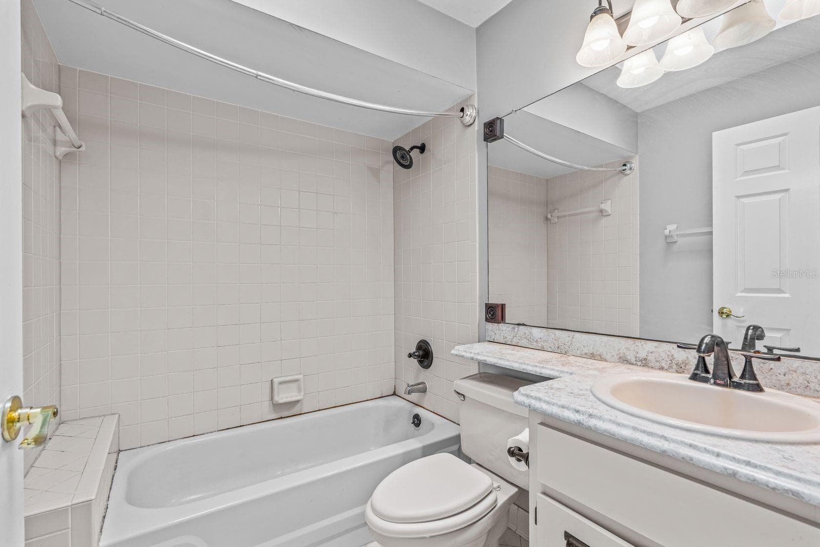 bath 2 - 54 WHITE HALL DR, PALM COAST