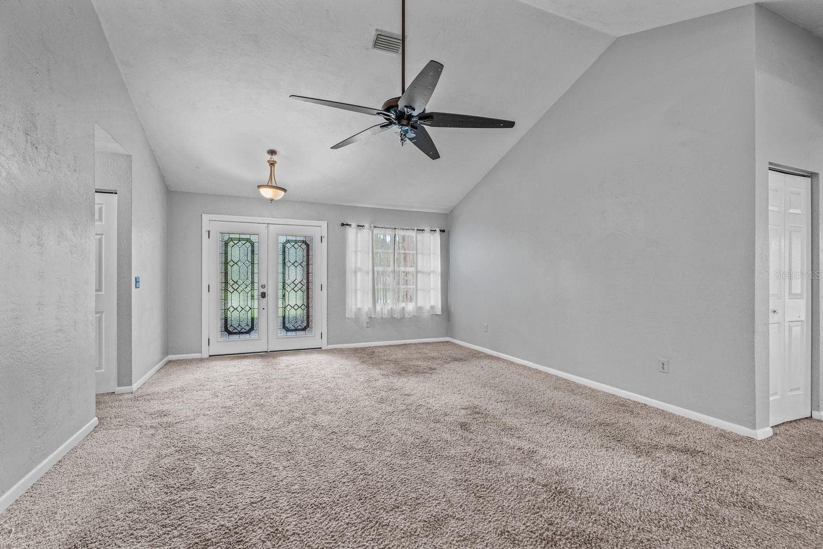 living area - 54 WHITE HALL DR, PALM COAST