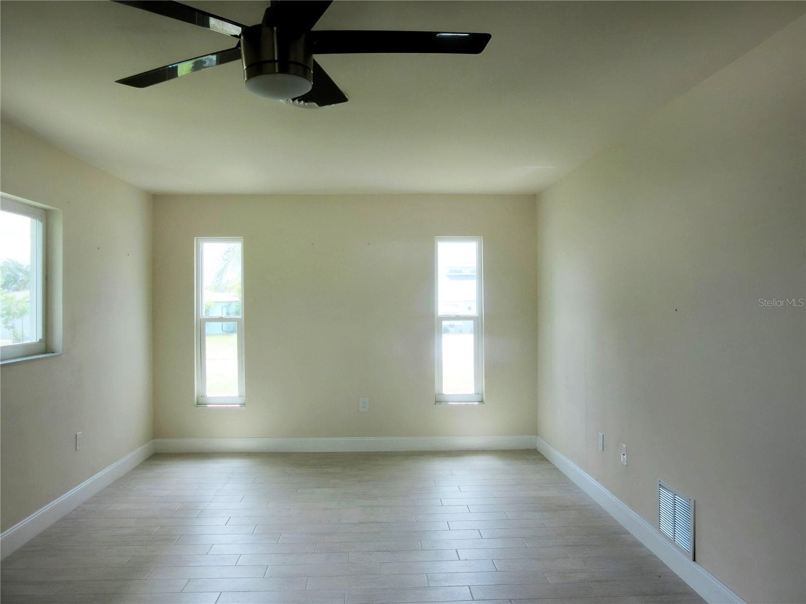 Single Family Residence at 66 OAKLAND HILLS CT, ROTONDA WEST, photo 18 of 29