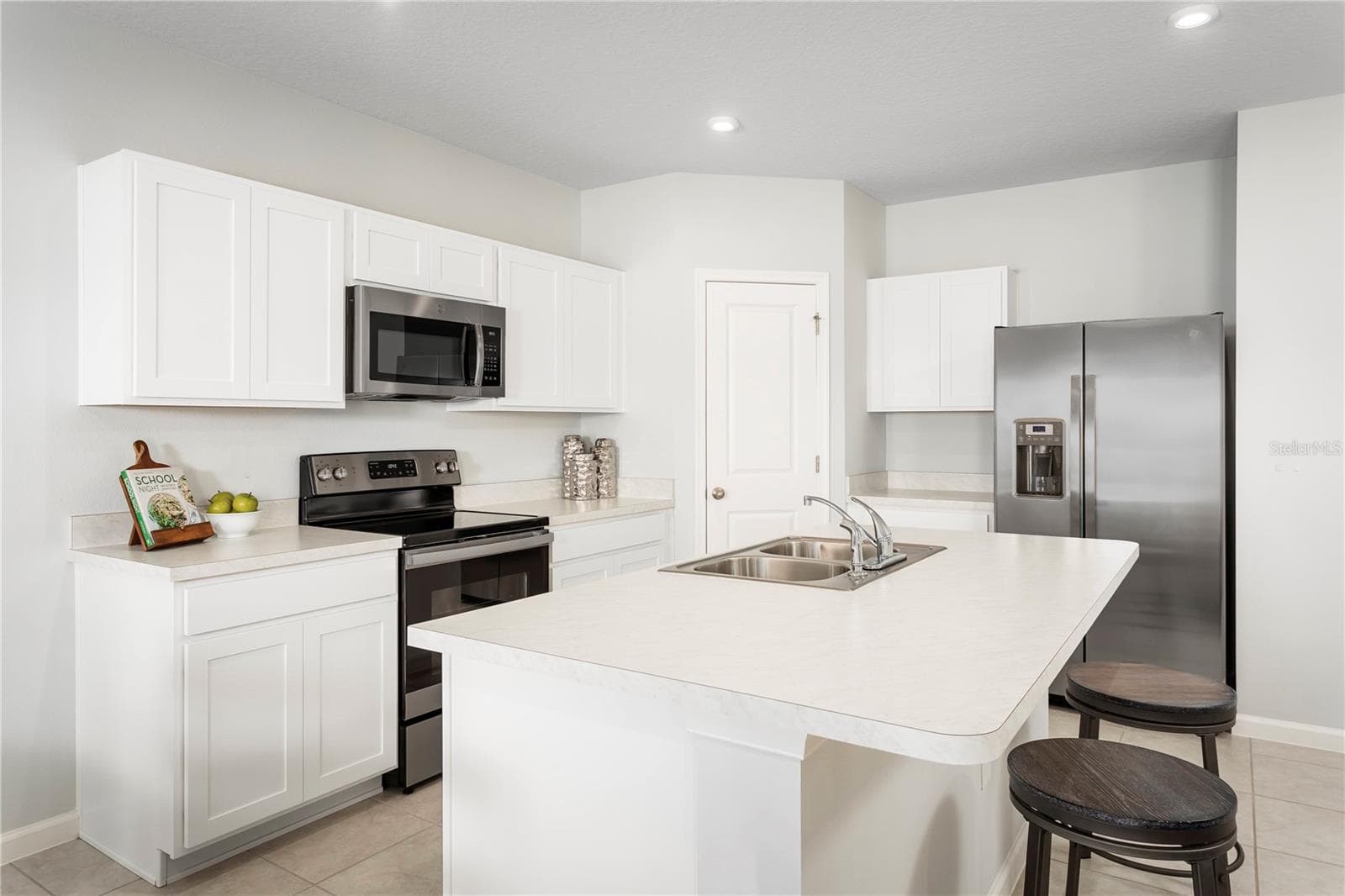 Single Family Residence at 306 BILTMORE BLVD, DUNDEE, photo 6 of 17