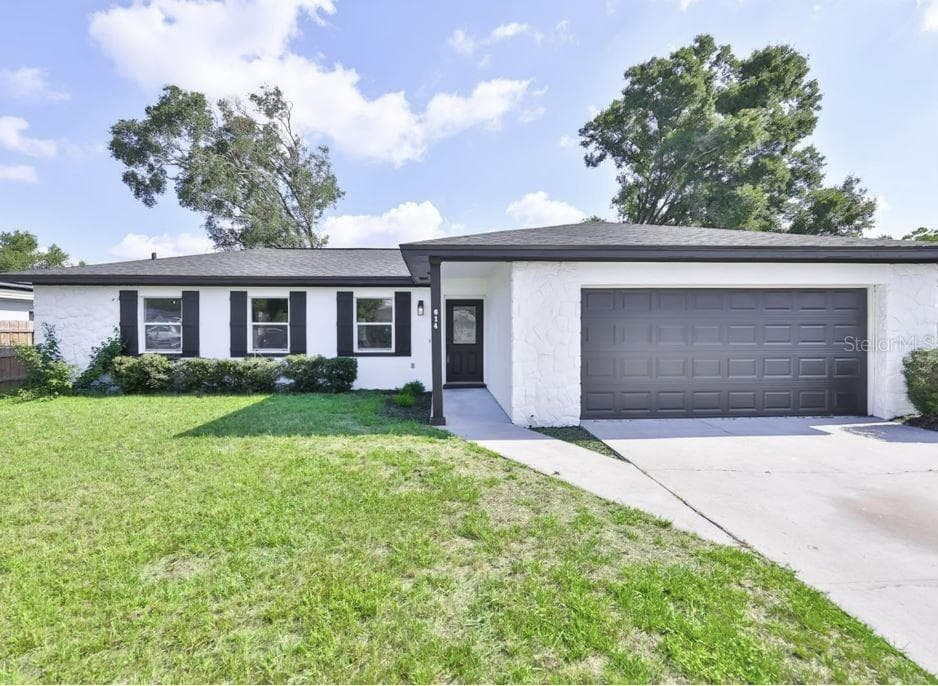 Single Family Residence at 614 HUNTINGTON ST, BRANDON, photo 2 of 42