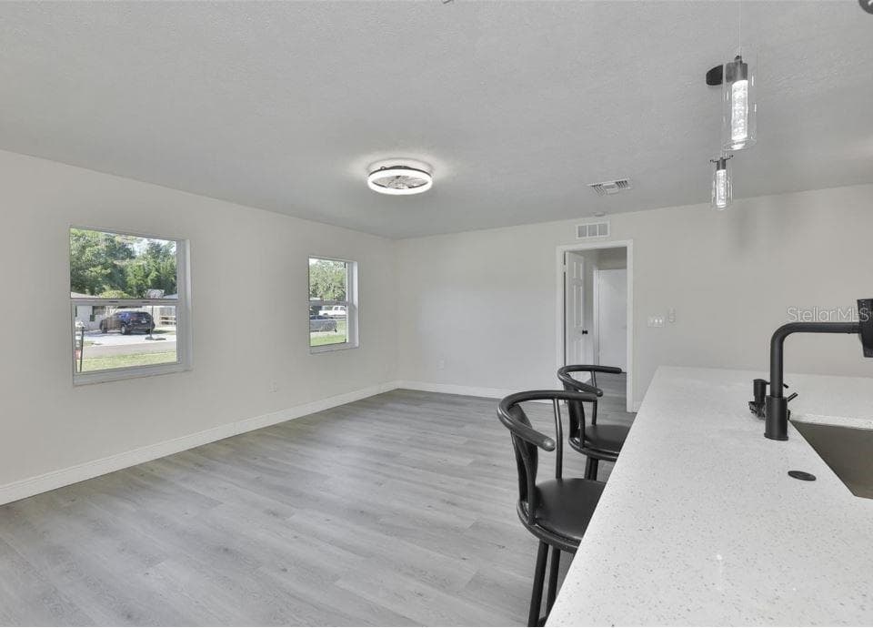 Single Family Residence at 614 HUNTINGTON ST, BRANDON, photo 5 of 42