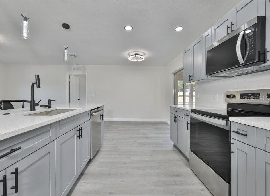 Single Family Residence at 614 HUNTINGTON ST, BRANDON, photo 7 of 42