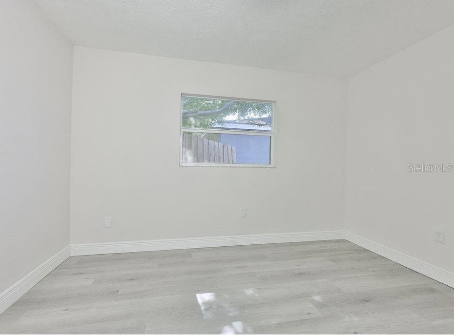 Single Family Residence at 614 HUNTINGTON ST, BRANDON, photo 30 of 42