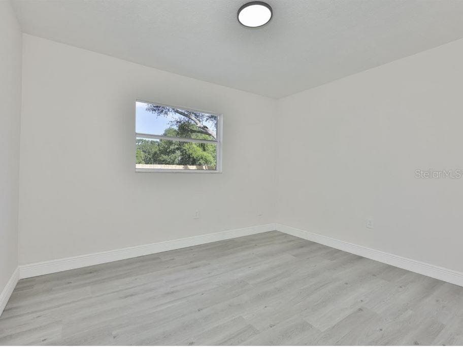 Single Family Residence at 614 HUNTINGTON ST, BRANDON, photo 32 of 42