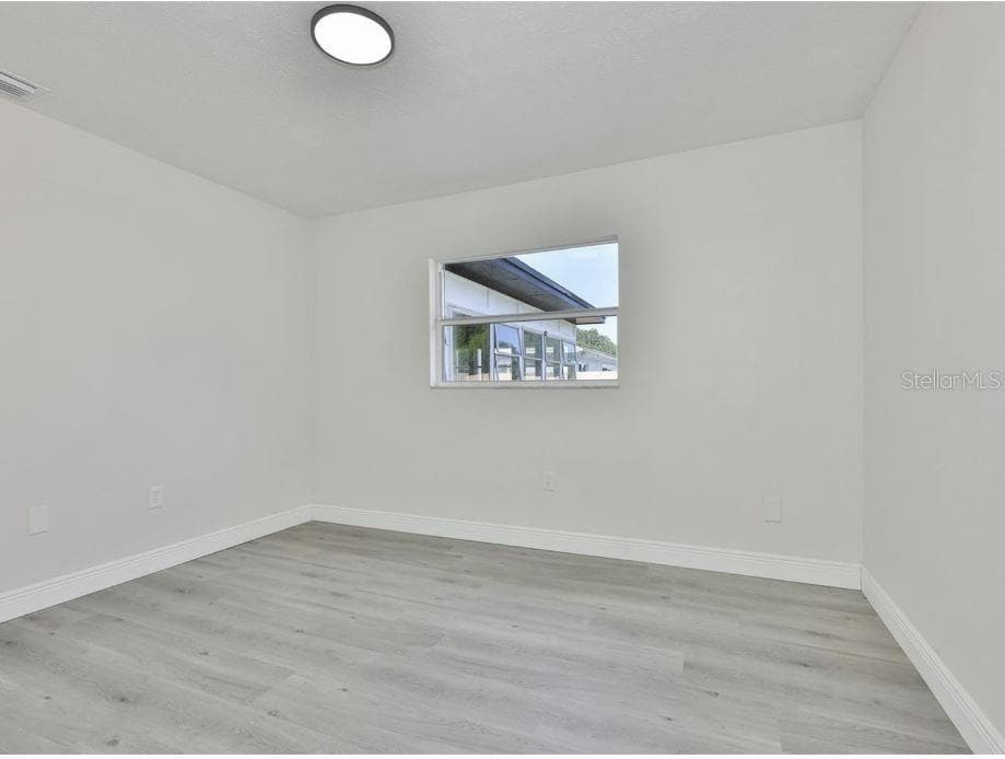 Single Family Residence at 614 HUNTINGTON ST, BRANDON, photo 33 of 42