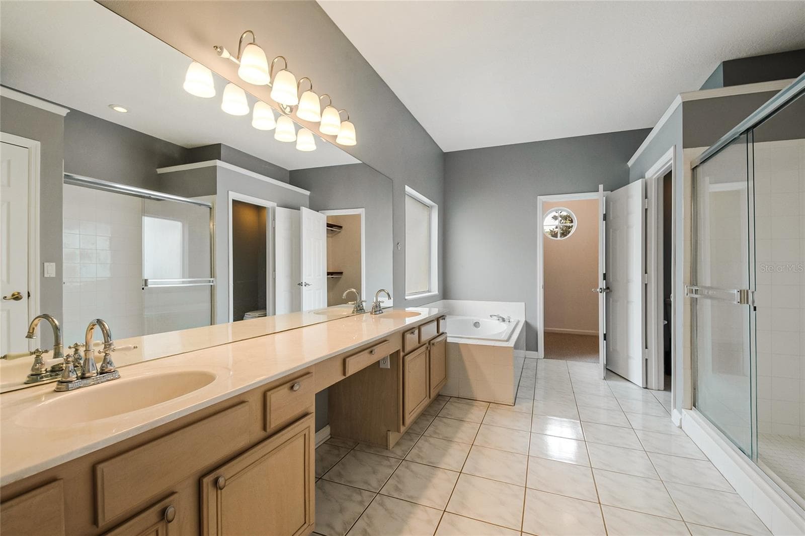 Primary Bathroom with Garden Tub - 116 OAK GROVE CIR, LAKE MARY