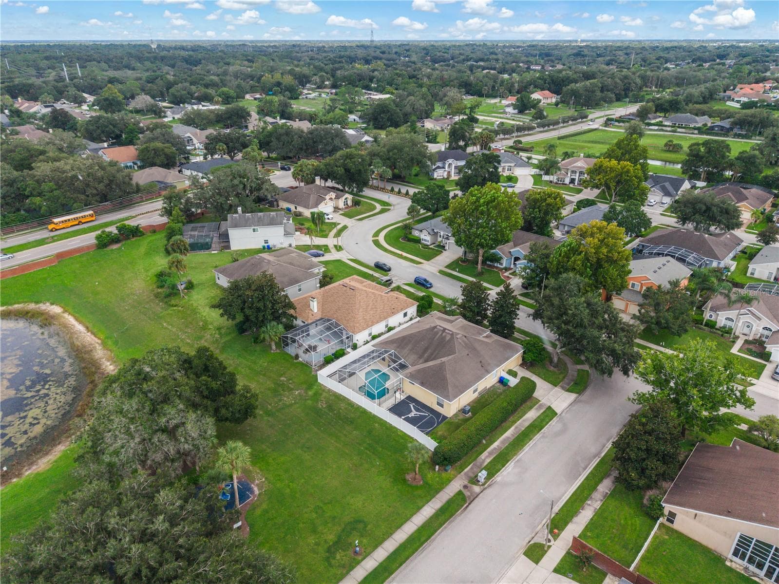 Community Amenities to the Left - Walking Distance - 116 OAK GROVE CIR, LAKE MARY