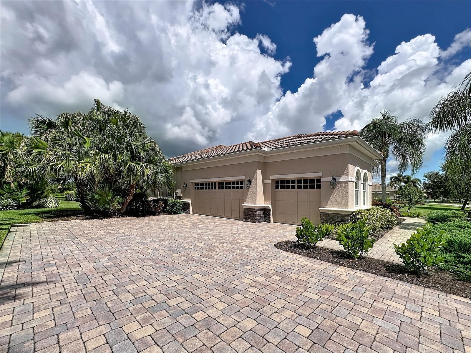 Paver Driveway into Side Load 3 Car Garage - 210 166TH ST NE, BRADENTON